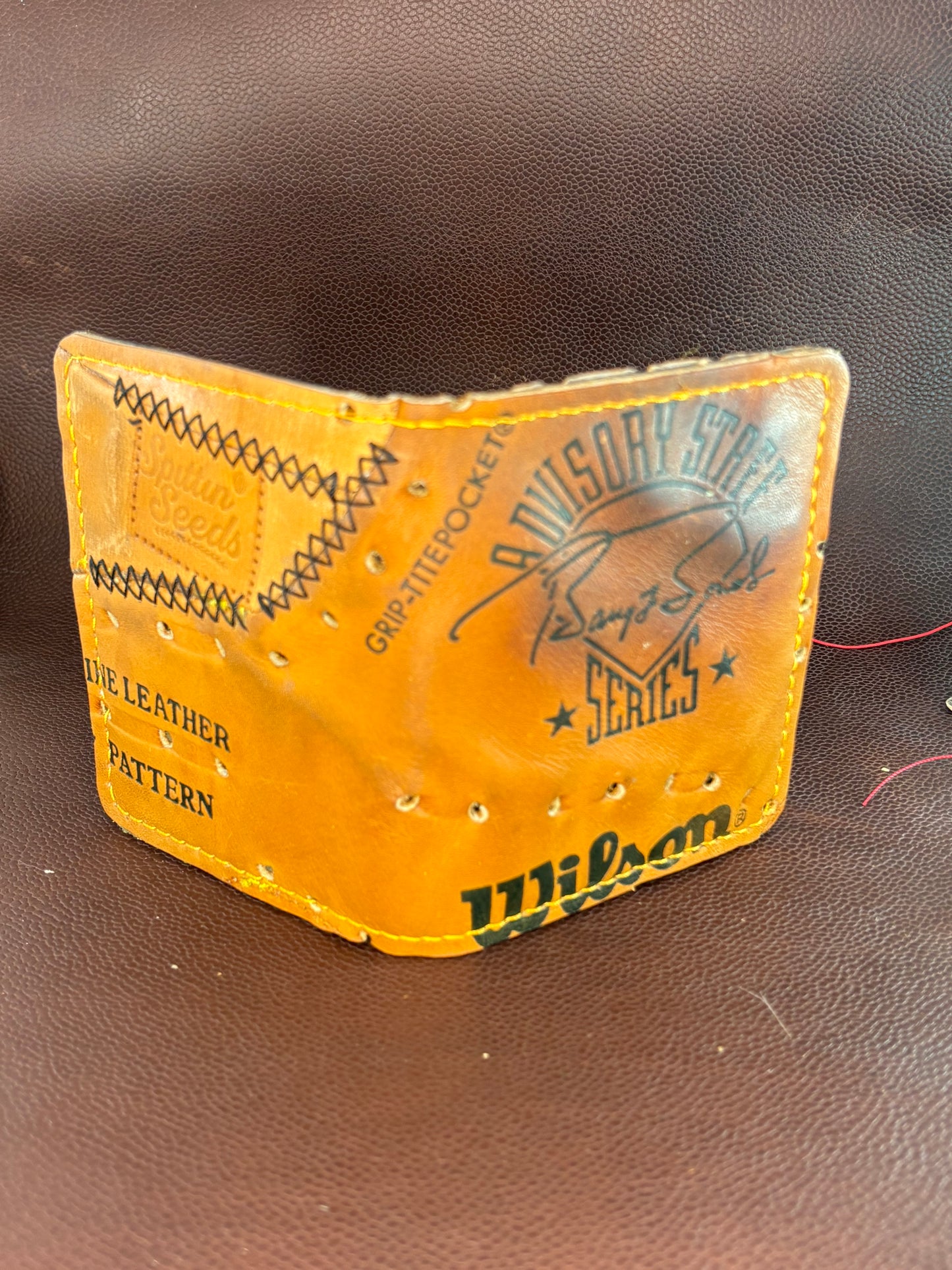 Bifold Wilson Baseball Card Wallet – Hand‑Stitched from a vintage Barry Bonds Baseball Glove