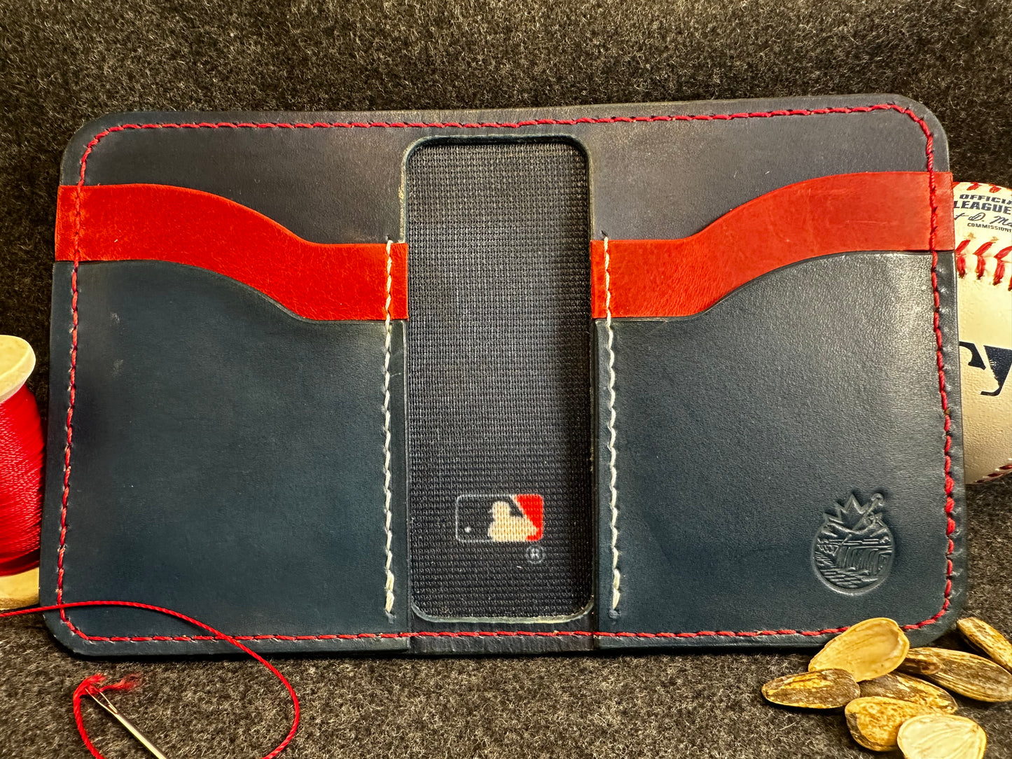 Minimalist Vegetable  Tanned bi-fold Wallet